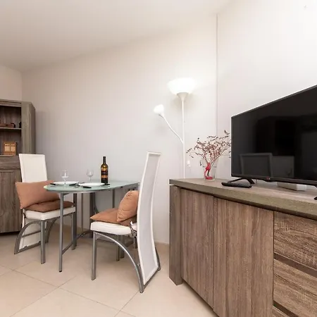Summerland 11 - One Bed With Pool View And Wifi Internet *